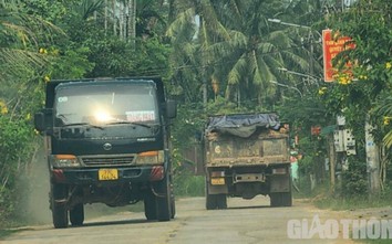 Bình Định: Xe nghi chở quá tải tung hoành trên đường nông thôn