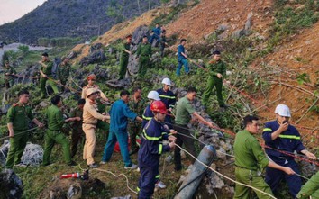 Người rơi xuống hố sâu 50m sau tai nạn ở Mã Pì Lèng được cứu thế nào?