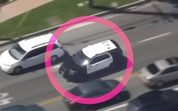 Người phụ nữ đánh cắp ô tô cảnh sát rồi bỏ chạy với tốc độ không tưởng
