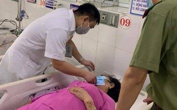Cụ bà 77 tuổi bị ngất tại Đền Hùng nhanh chóng được đưa đi cấp cứu
