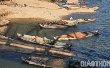 Trộm cát rút ruột sông Trà Khúc: Huyện kêu khó vì thiếu lực lượng phối hợp