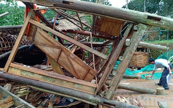 253 căn nhà ở Yên Bái bị tốc mái do mưa to kèm lốc xoáy