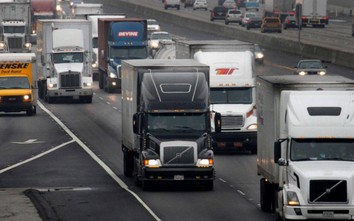California sẽ loại bỏ xe tải phát thải từ năm 2036