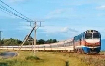 Thông tuyến đường sắt Bắc - Nam sau sự cố tàu SE1 trật bánh ở Huế