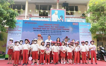 Honda Sơn Minh trao 813 mũ bảo hiểm cho Trường tiểu học Nguyễn Thái Học