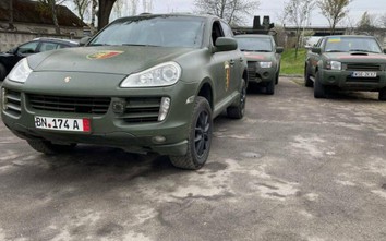 Bất ngờ xe sang Porsche biến hóa thành xe quân sự phục vụ chỉ huy Ukraine
