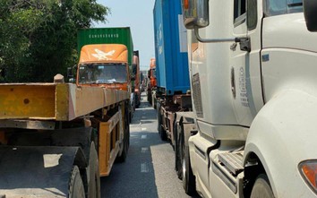 Ùn tắc 4 tiếng trên đường vào cảng Tiên Sa: Ai ra thông báo chặn đường?