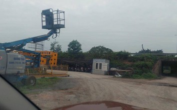 Chiếm dụng hành lang ATGT cao tốc Hà Nội - Bắc Giang làm bãi đỗ, sửa xe