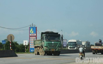 Bất chấp biển cấm, nhiều ô tô vẫn vi phạm tại điểm đen TNGT ở Thanh Hóa