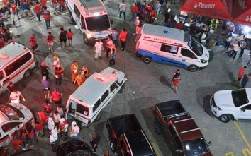 Video người dân El Salvado giẫm đạp để vào xem bóng đá, 9 người tử vong