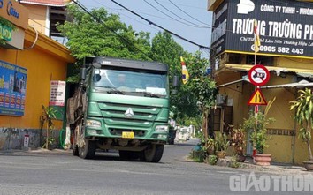 Phớt lờ biển cấm, xe tải trọng lớn lộng hành đường huyện ở Đà Nẵng