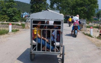 Xôn xao hình ảnh xe tự chế chở trẻ đi học ở Nghệ An