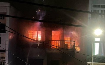 Căn nhà 3 tầng cháy lớn trong đêm, 1 người chết, 2 người bỏng nặng