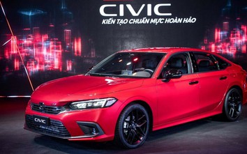 Honda Civic giảm giá trăm triệu đồng tại đại lý