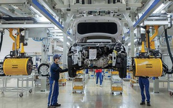 Sản xuất ô tô tiếp tục suy giảm do sức mua yếu