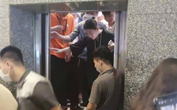 Nhiều người mắc kẹt trong thang máy ở toà nhà Keangnam Landmark vì mất điện