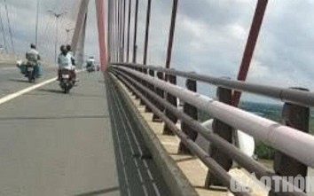 Người đàn ông mất tích, bỏ lại xe gắn máy trên cầu Cần Thơ