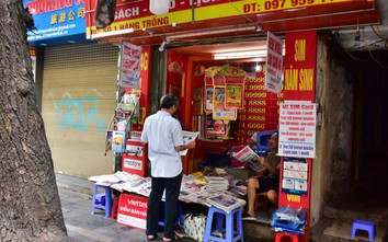 “Đốt đuốc” tìm sạp báo giấy ở Hà thành