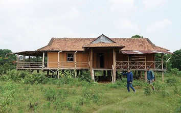 Ngôi làng Ba Na bị bỏ hoang giữa rừng