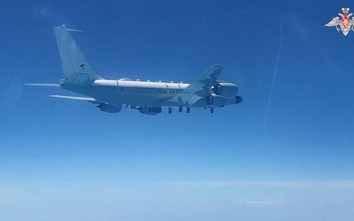 Video tiêm kích Su-27 của Nga chặn trinh sát cơ, tiêm kích Anh tại Biển Đen