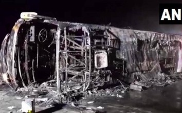 Xe buýt Ấn Độ gặp nạn, cháy trơ khung làm 25 người thiệt mạng