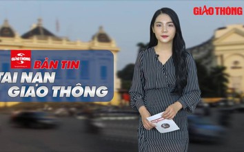 Video TNGT 13/7: Xe 7 chỗ tự trôi lùi vào quán cà phê làm 1 người bị thương