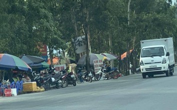 Quảng Ninh: Bất an hàng quán, họp chợ tràn ra đường tỉnh 338