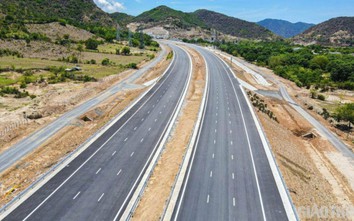 Cân đối vốn tiếp tục đầu tư hơn 900km đường bộ cao tốc