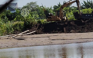 Nam Định: Khai thác cát trái phép rầm rộ sát đê sông Đào