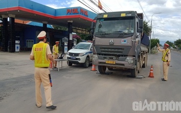 Khánh Hòa: Xử lý xe ben chở vật liệu rơi vãi sau phản ánh của Báo