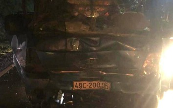 Xe tải húc đuôi xe khách trên đèo Đại Ninh, 3 người bị thương