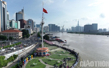 Đoàn thuyền buồm trên sông Sài Gòn mở màn lễ hội sông nước TP.HCM