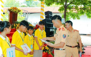 Thái Bình tuyên truyền ATGT cho tăng ni, phật tử khoá tu mùa hè