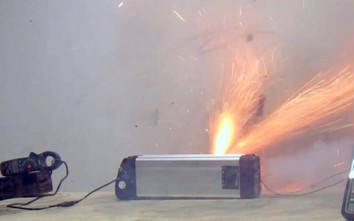 Thử nghiệm vụ cháy pin xe máy điện để cảnh báo nguy cơ an toàn