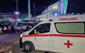 Hơn 100 người thương vong sau thảm họa giẫm đạp tại một sân vận động