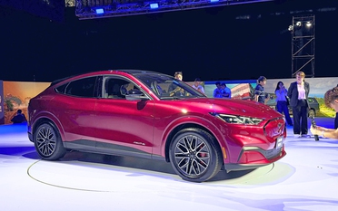 Lý do hãng xe FDI tăng tốc cuộc đua điện hóa