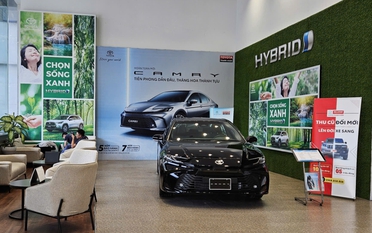 Toyota Camry giảm giá hơn 150 triệu đồng