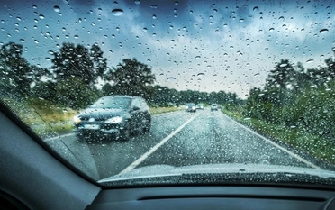 Những "kẻ thù" thầm lặng phá hỏng chiếc xe sau ngày mưa bão