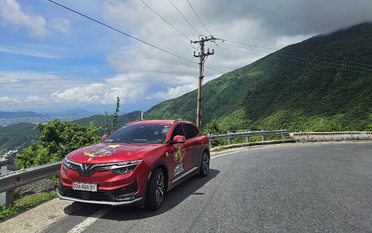 Chủ xe VF 8: “Đạp ga đã như siêu xe, chi phí nuôi xe quá rẻ”