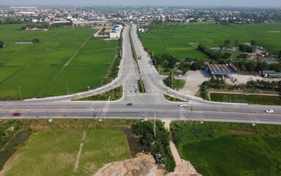 Toàn cảnh tuyến đường gần 800 tỷ nối QL1A với đường ven biển Thanh Hóa sắp hoàn thành