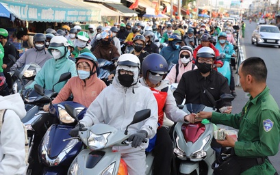 Ngày cuối nghỉ Tết, giao thông TP.HCM căng thẳng, nhiều nơi kẹt xe kéo dài