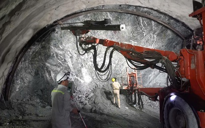 Xuyên đêm đào hầm xuyên núi tuyến cao tốc Nội Bài - Lào Cai