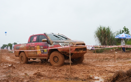 Những khoảnh khắc ấn tượng tại giải đua ô tô địa hình