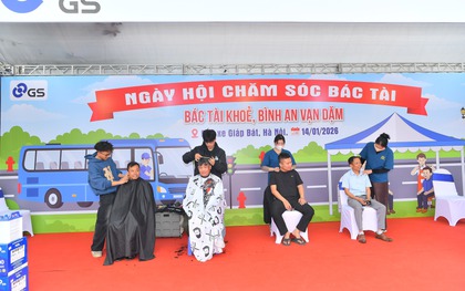 Bác tài được “xả stress” tại Bến xe Giáp Bát