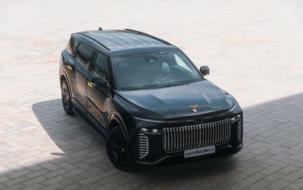 Cận cảnh VinFast Lạc Hồng 900 LX với nhiều chi tiết bằng vàng