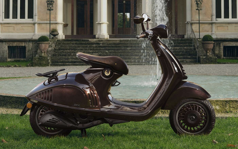 Cận cảnh Vespa 946 bản đặc biệt cho năm Ngọ