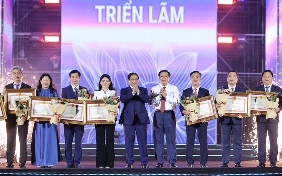 Bộ Xây dựng được tặng bằng khen của Thủ tướng tại Triển lãm thành tựu đất nước