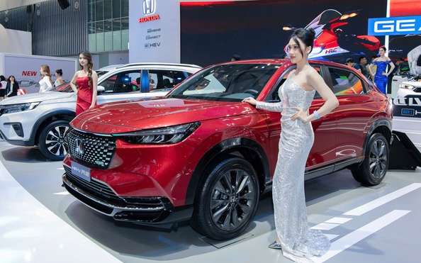 Dàn người mẫu khoe dáng w88 Vietnam Motor Show 2024