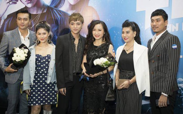 Kiều Minh Tuấn-Cát Phượng tình tứ như "chưa hề có cuộc chia ly"