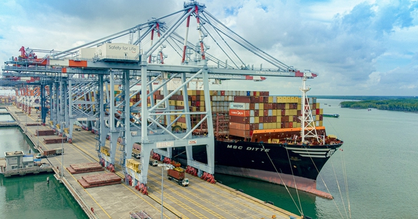 Chiều 12/3, Cục Hàng hải VN tổ chức cuộc họp liên quan tới phụ thu ngoài giá container vận tải bằng đường biển.